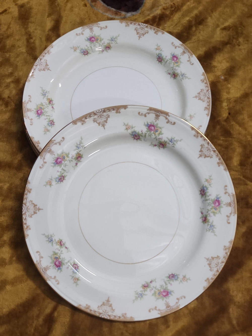 (4pc) Classic White Dinner Plates with Pink Floral and Gold Trim